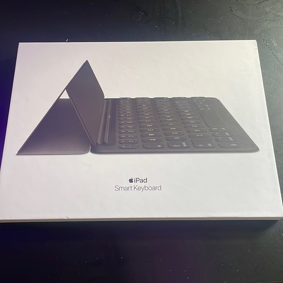Apple smart key board 10.5 inch - Picture 1 of 4